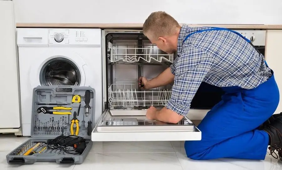 Beypazarı Daikin servisi teknisyen ekibi beyaz eşya tamiri yaparken
